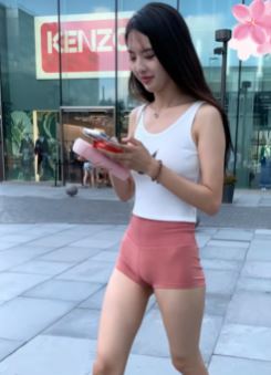 认输吧，实力不允许，她爱街拍