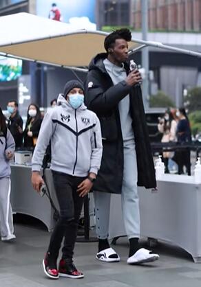 两米多的男人应该找多高的女朋友